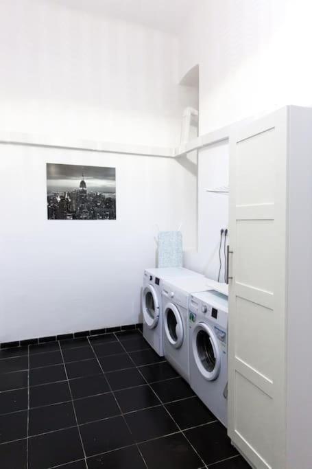 Central Budget Lofts Apartment Budapest Bagian luar foto