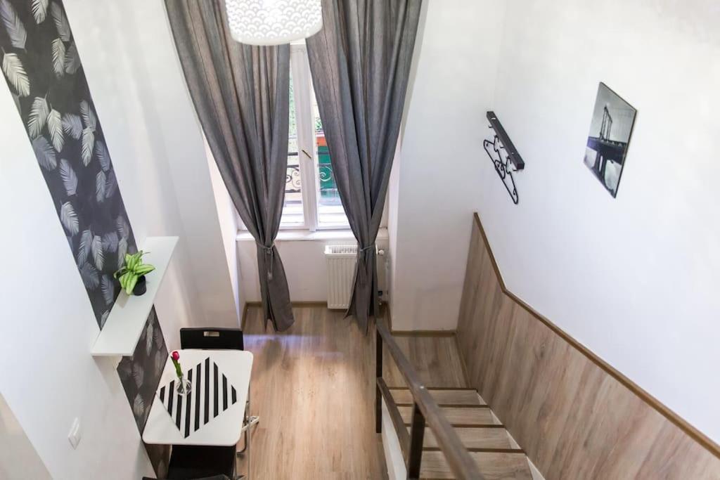 Central Budget Lofts Apartment Budapest Bagian luar foto