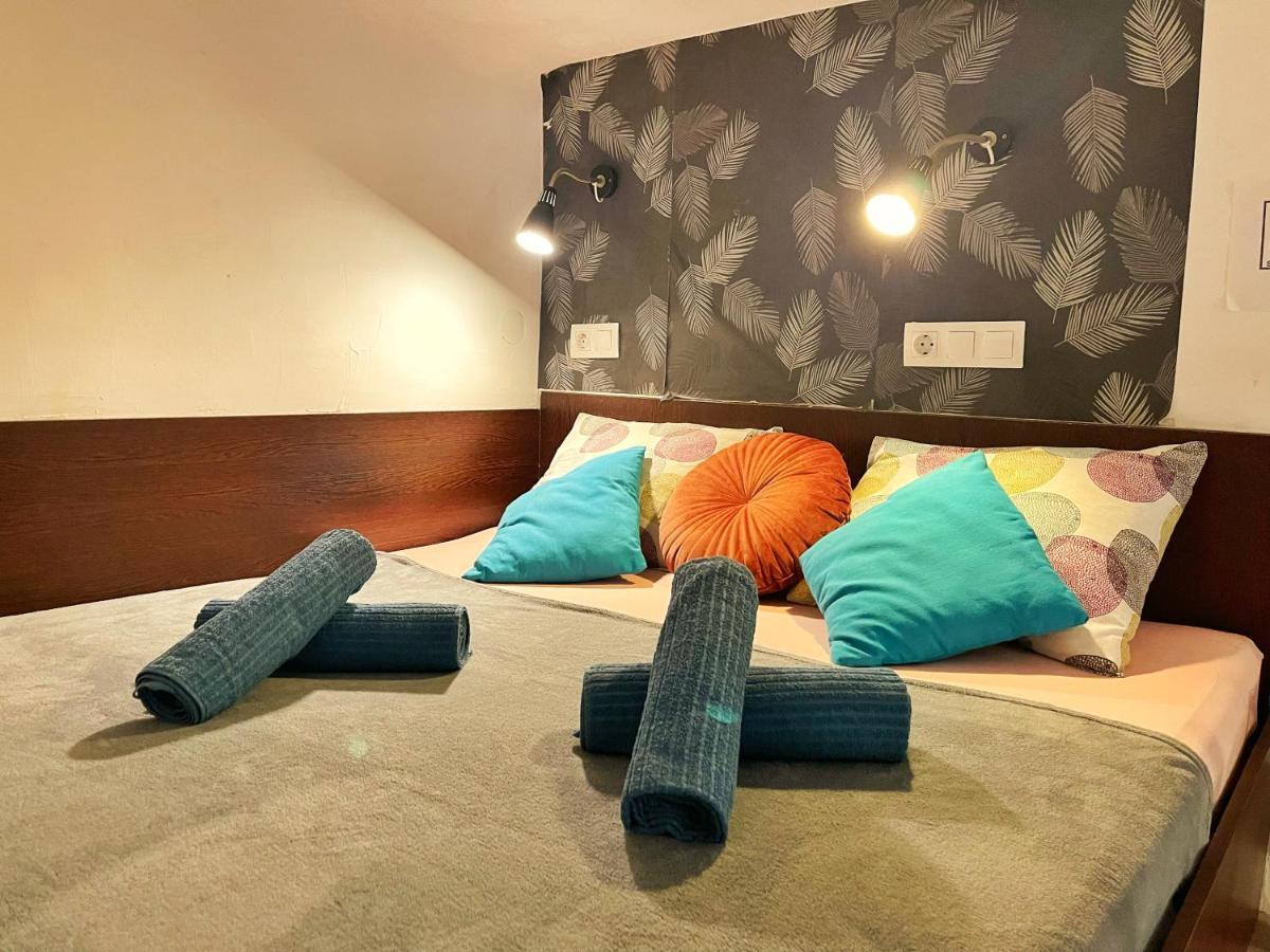 Central Budget Lofts Apartment Budapest Bagian luar foto