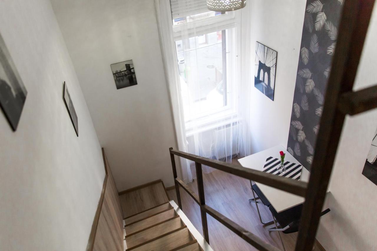 Central Budget Lofts Apartment Budapest Bagian luar foto