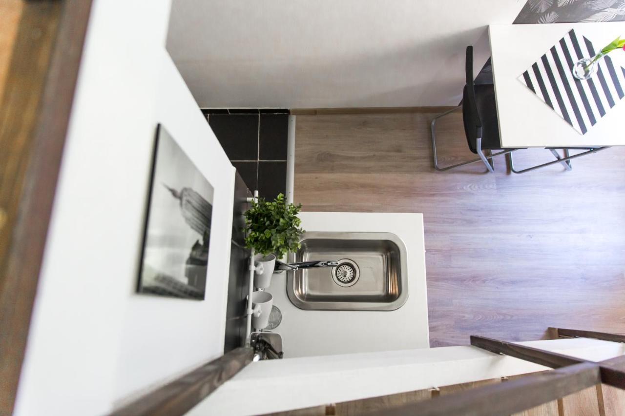 Central Budget Lofts Apartment Budapest Bagian luar foto