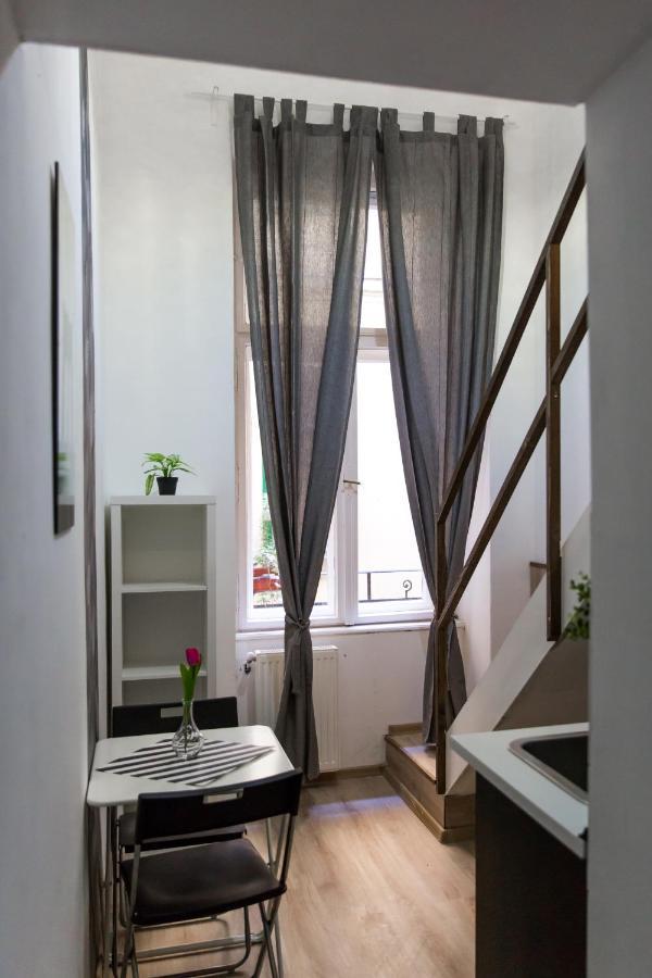 Central Budget Lofts Apartment Budapest Bagian luar foto