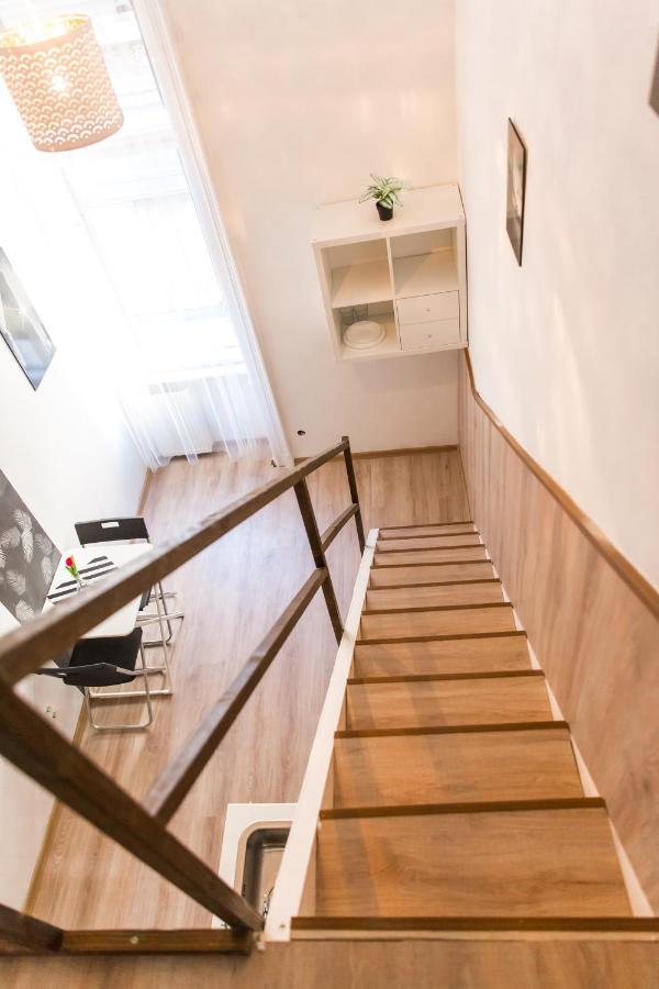 Central Budget Lofts Apartment Budapest Bagian luar foto