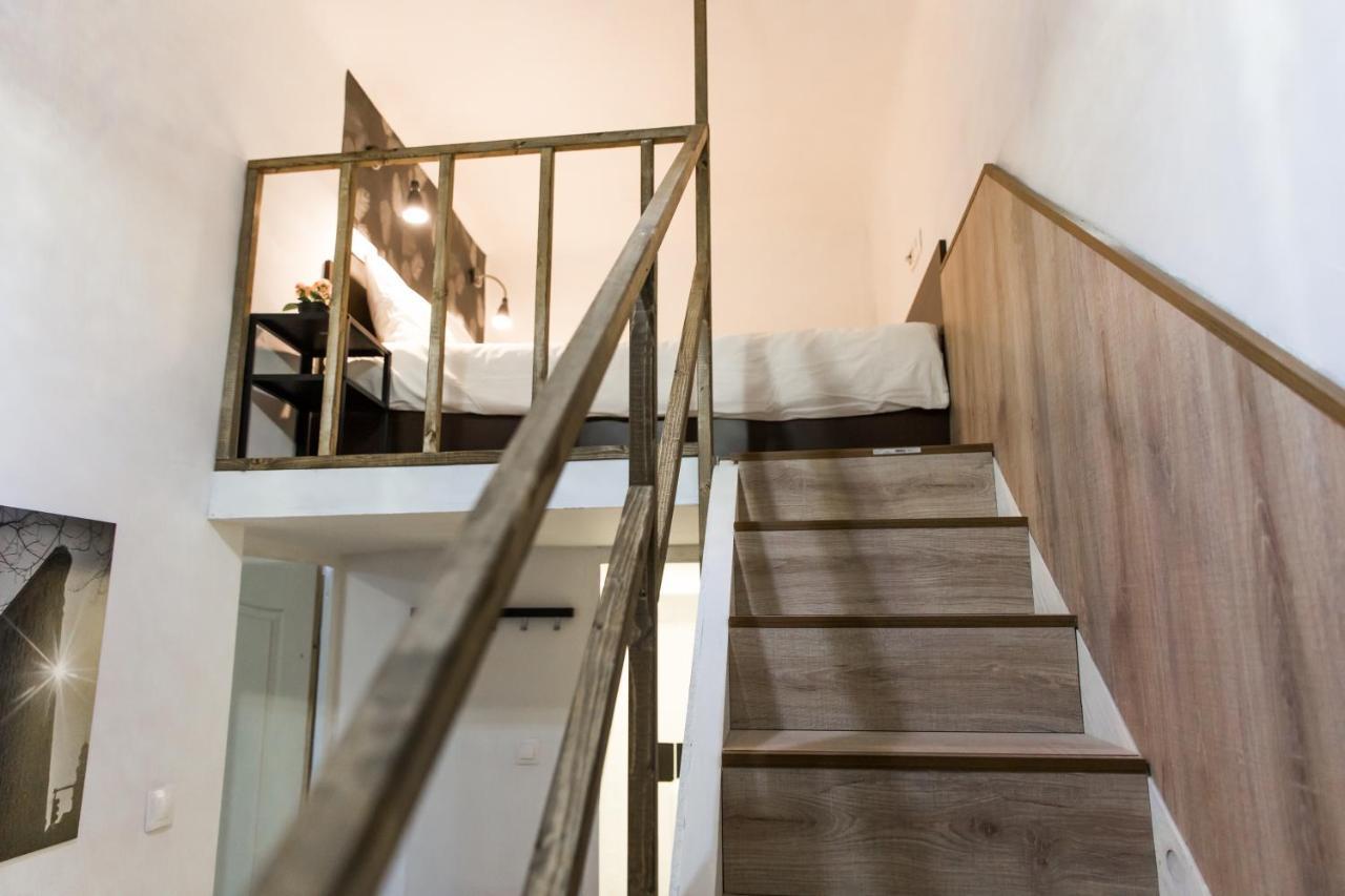 Central Budget Lofts Apartment Budapest Bagian luar foto
