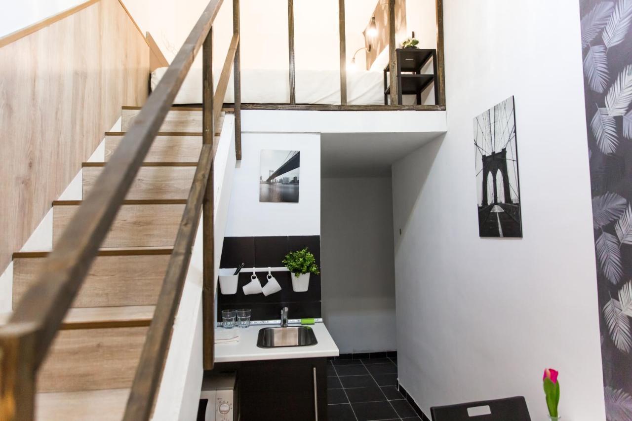 Central Budget Lofts Apartment Budapest Bagian luar foto