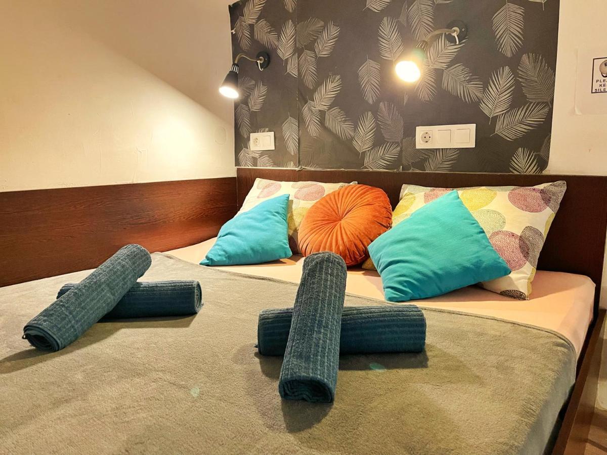 Central Budget Lofts Apartment Budapest Bagian luar foto