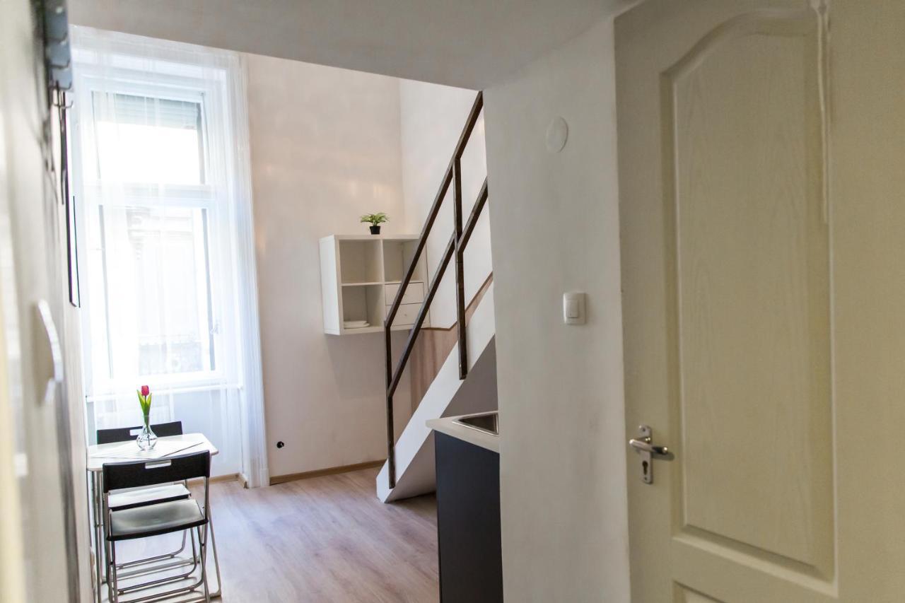 Central Budget Lofts Apartment Budapest Bagian luar foto