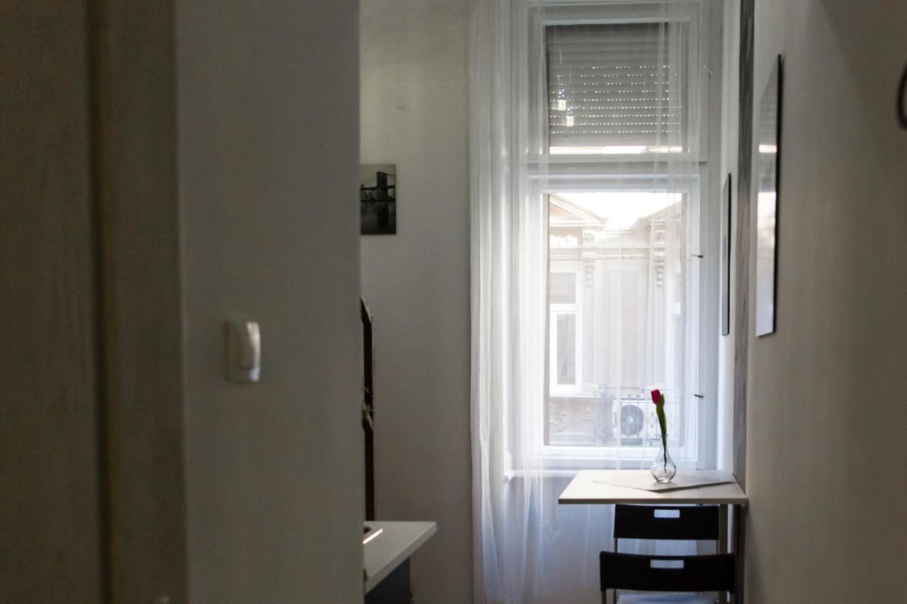 Central Budget Lofts Apartment Budapest Bagian luar foto
