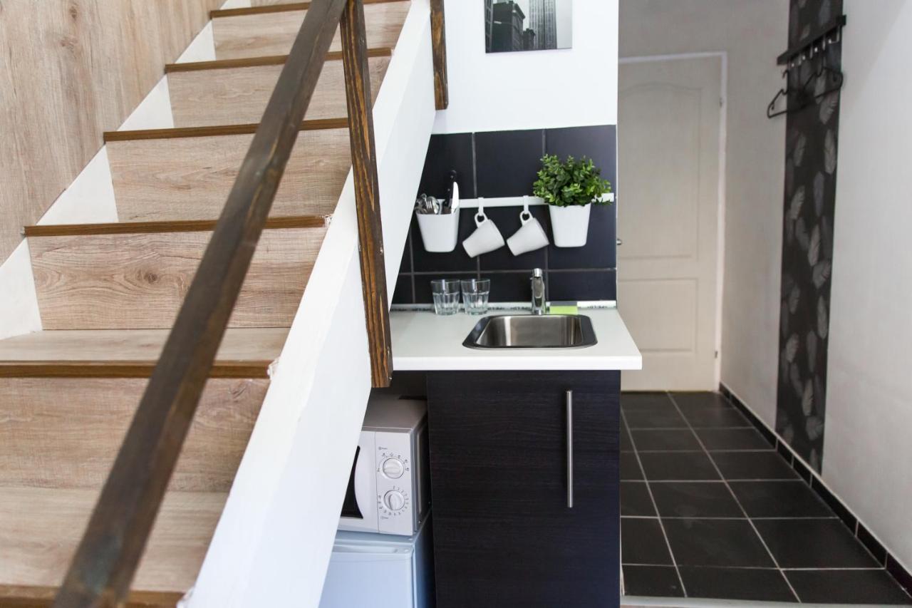 Central Budget Lofts Apartment Budapest Bagian luar foto